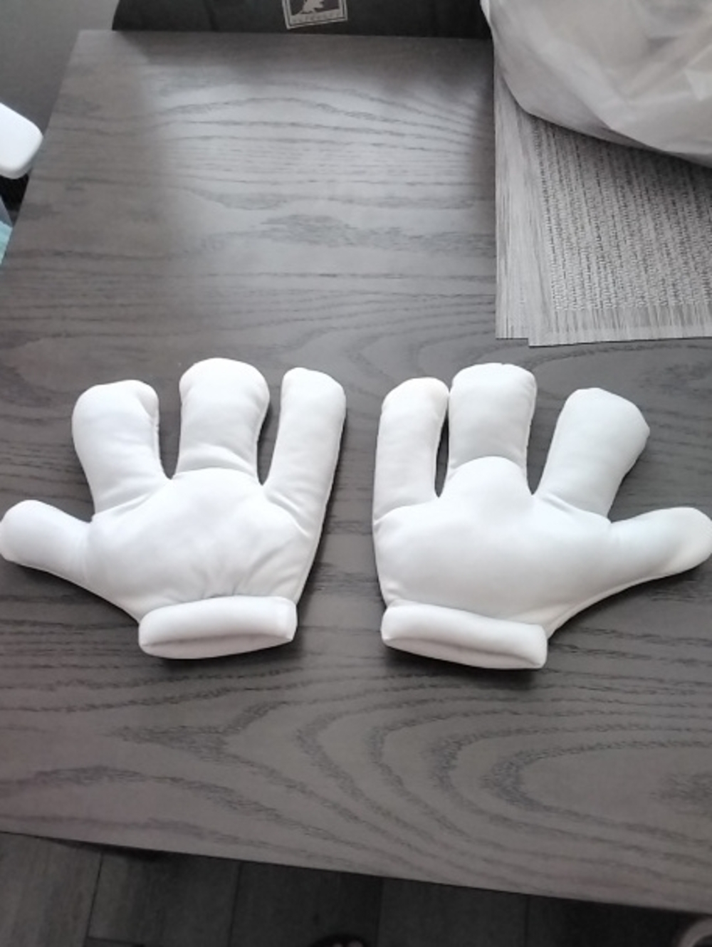 Plush Cartoon-Style White Costume Gloves - Pair